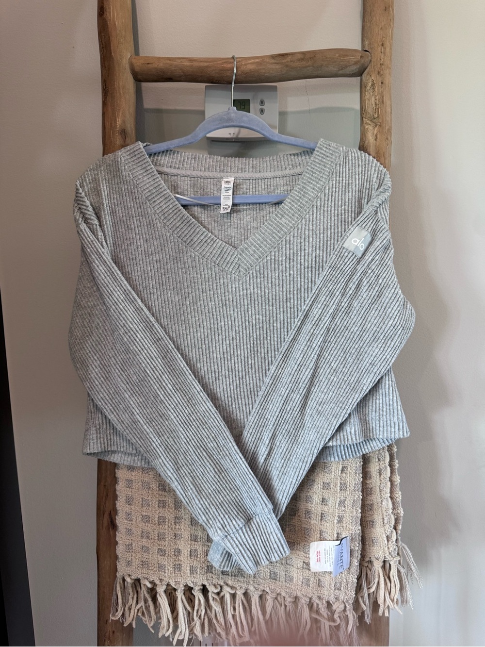 ALO muse Light Gray Ribbed Top